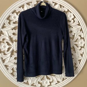 Uniglo Heat Tech sweater